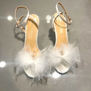 Betsey Johnson White Feather Bow Bridal Heels size 9.5